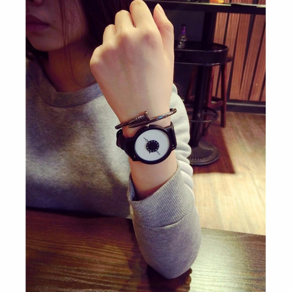 ❤️NEW❤️ Unisex Creative Leather Strap Quartz Watch - Picture 3 of 5